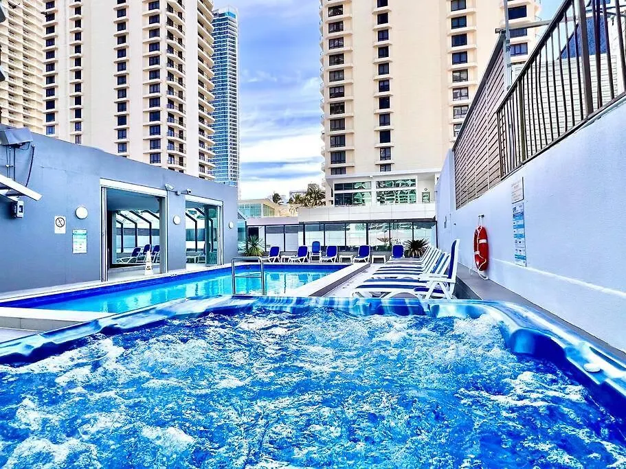 Beachside Bliss Resort Pool, Spa & Sauna Gold Coast