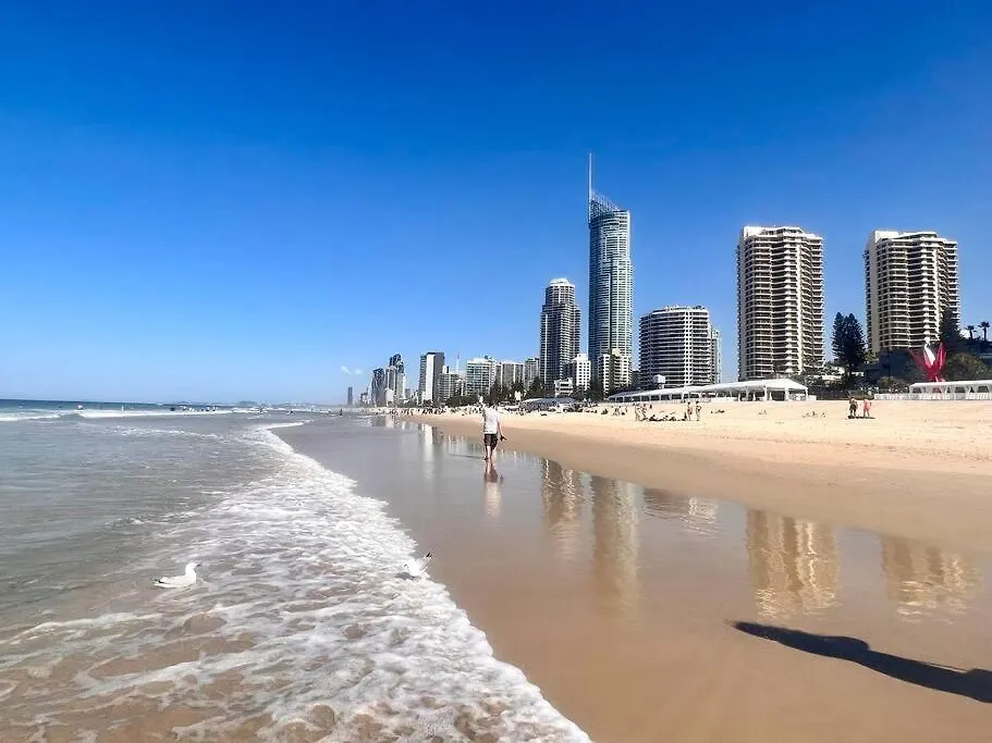 Beachside Bliss Resort Pool, Spa & Sauna Gold Coast Apartment